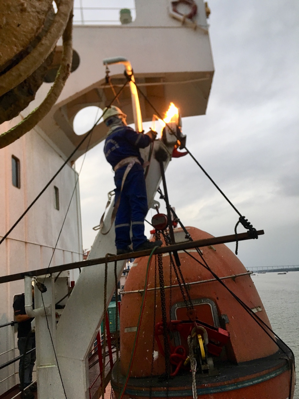 SHIP REPAIR SERVICES IN NGHI SON PORT - VN NGH