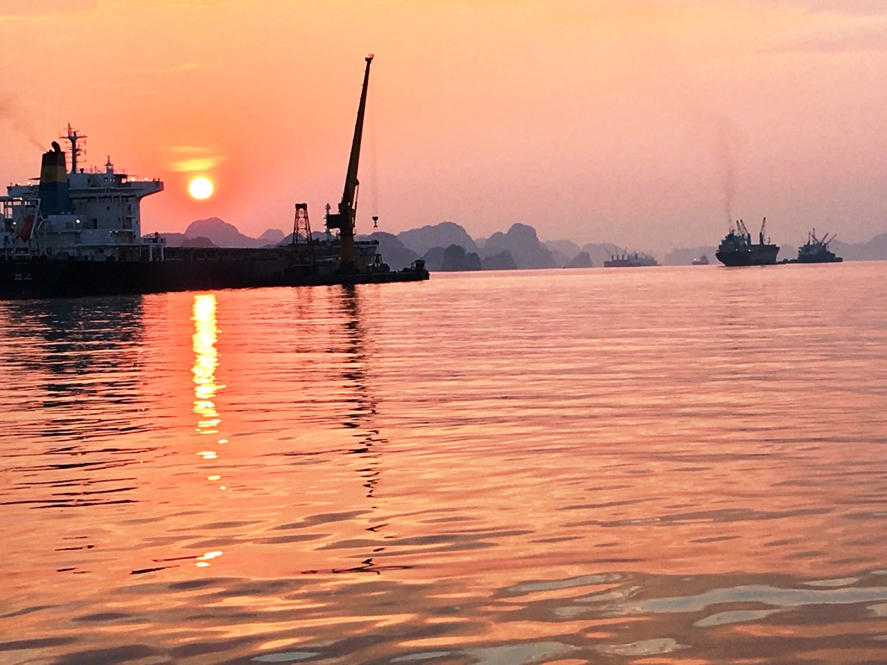 SHIP REPAIR SERVICES IN HON GAI PORT - VN HON