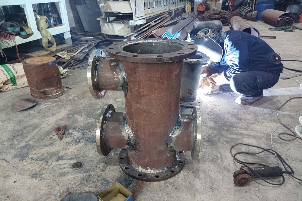 VNS marine pipe fitting fabrication and welding for ship repair