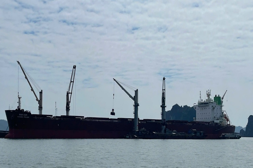 vns-bulk-carrier-loading-anchorage