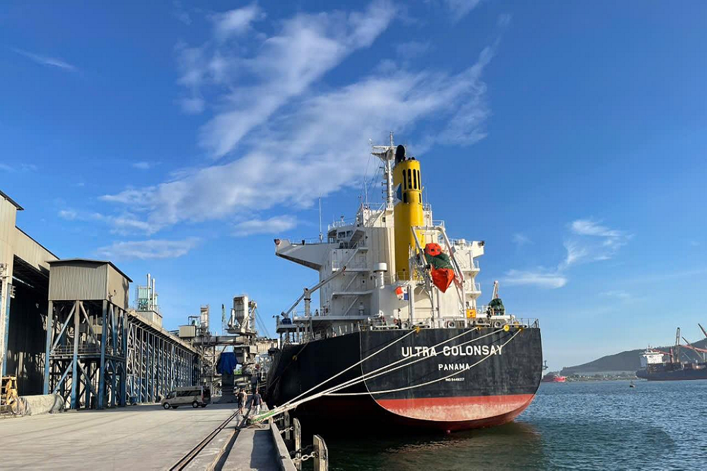 Bulk carrier ULTRA COLONSAY at berth at a Nghi Son terminal