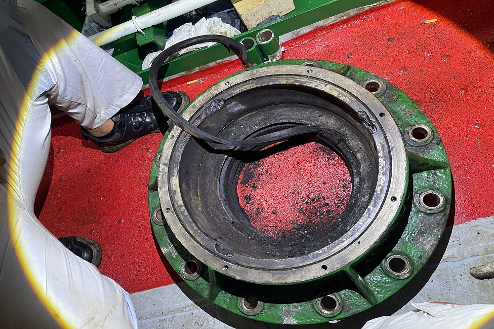 Flanged seal housing opened with worn rubber seal ring removed