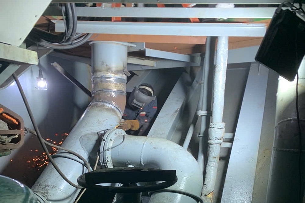 VNS welding a renewed pipeline section onboard
