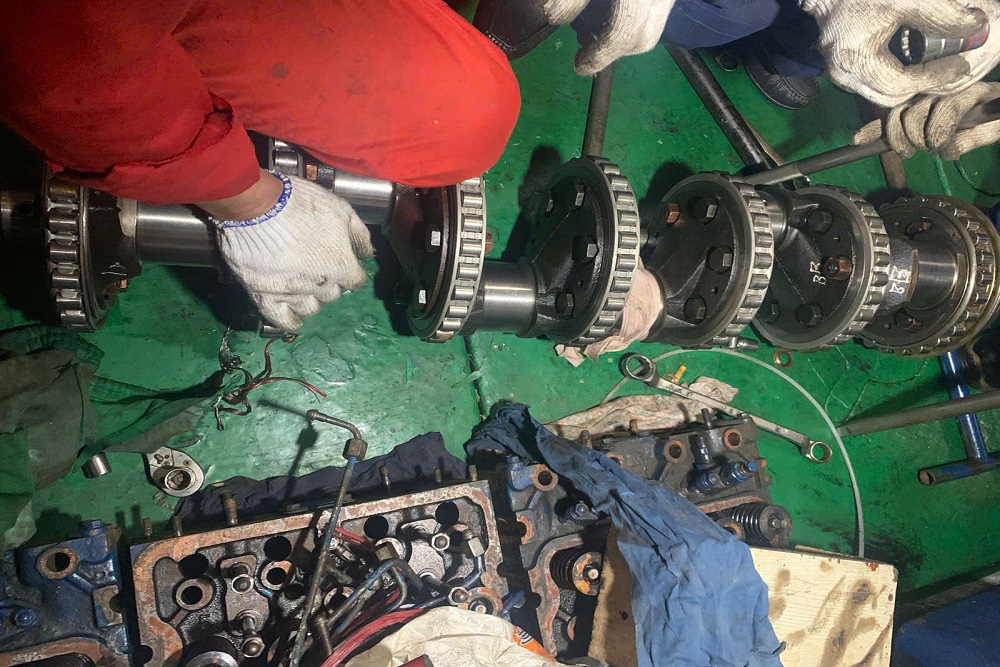 Crankshaft and cylinder heads during marine engine overhaul