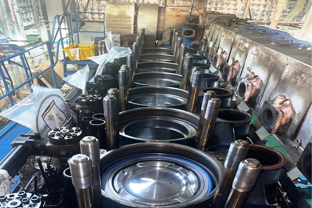 VNS technicians reconditioning engine piston and liner components at Phu My