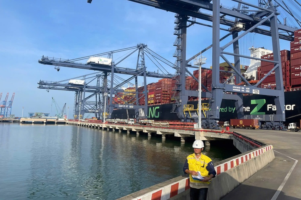 VNS marine team supporting foreign vessel operations in Vietnam