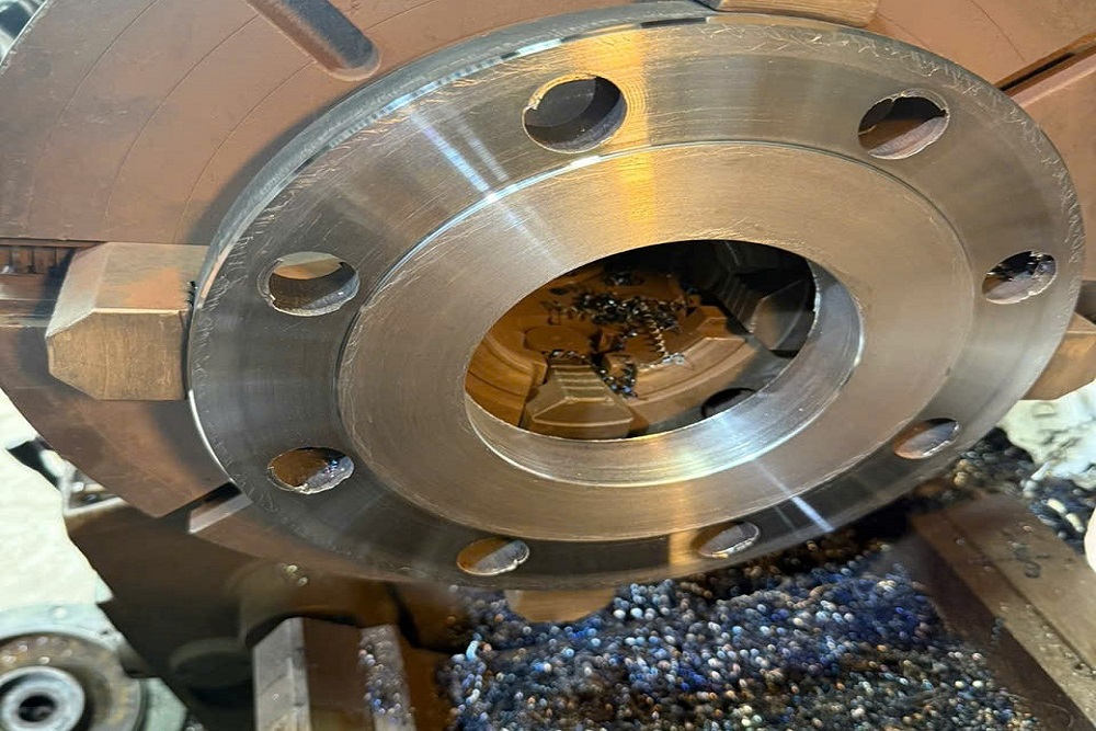 VNS technician machining a steel pipe flange for pipeline renewal
